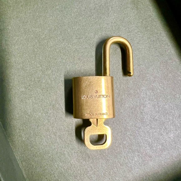 Authentic LV Louis Vuitton lock and key #310 - Picture 3 of 6